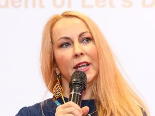 Portrait of Heidi Solba